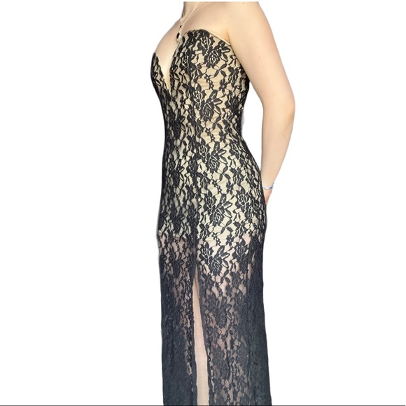 Stunning Deep V Black Lace Dress - Picture 5 of 5